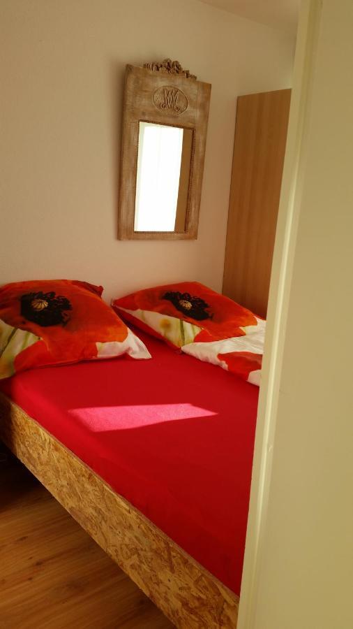 Zum Wohlfuehlen Ferienwohnung Fuer Max 5 Erwachsene Und 1 Kind, Schwimmbad Vor Der Tuer, Tiere Erlaubt Зирксдорф Екстериор снимка